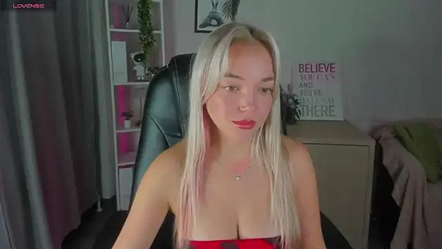 Christy_Little — slap my ass and make it reedddd