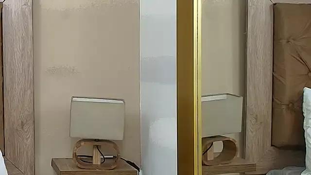 Freechat CristalLoren on StripChat