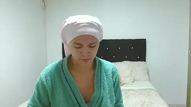 Freechat giuliana_andrade on StripChat