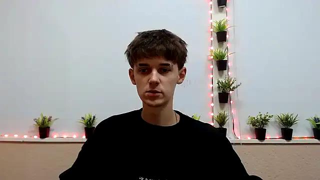 StripChat Hoot_Dude_ is Freechat Hoot_Dude_ — take off T-shirt and rub your nipples