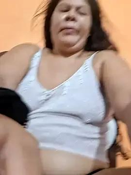 Freechat hotmom33 on StripChat