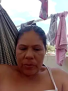 Freechat hotmom33 on StripChat