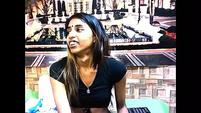Freechat IndianSexySlender on StripChat