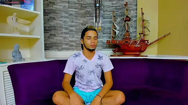 Freechat Juicy_Creww on StripChat