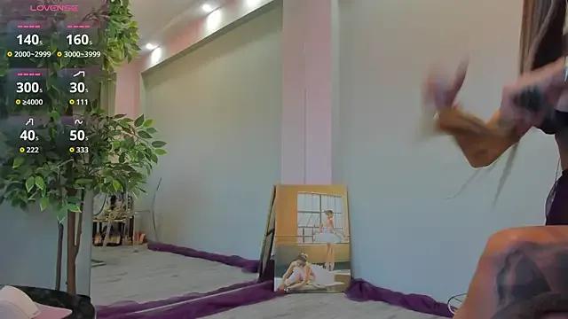 Freechat MayaHellen on StripChat