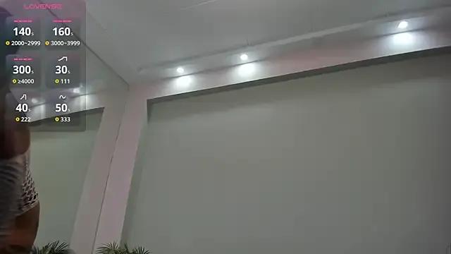 Freechat MayaHellen on StripChat