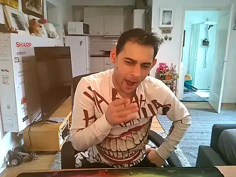 Freechat mihaimichael on StripChat