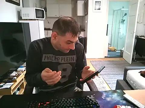 Freechat mihaimichael on StripChat