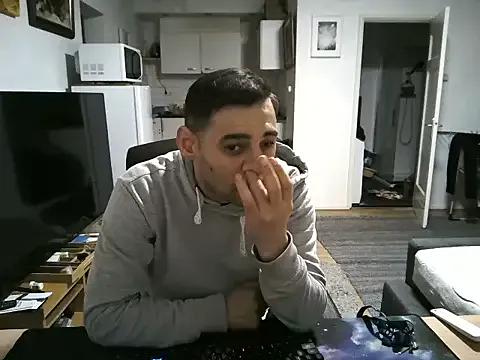 Freechat mihaimichael on StripChat