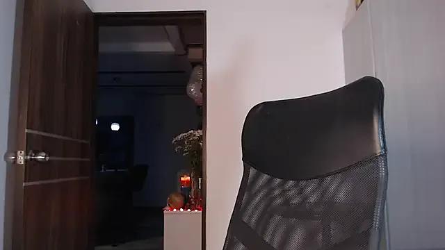 Freechat mistressbigcock777 on StripChat