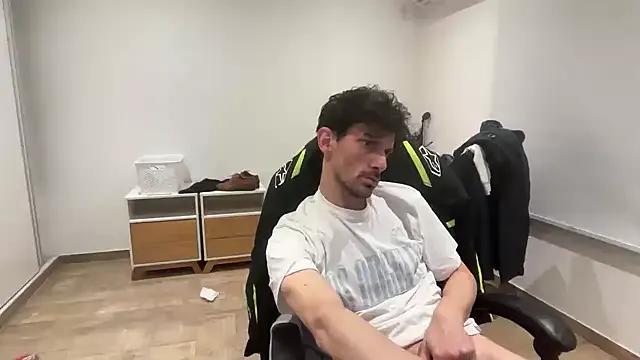 Freechat nicolaaaaas on StripChat