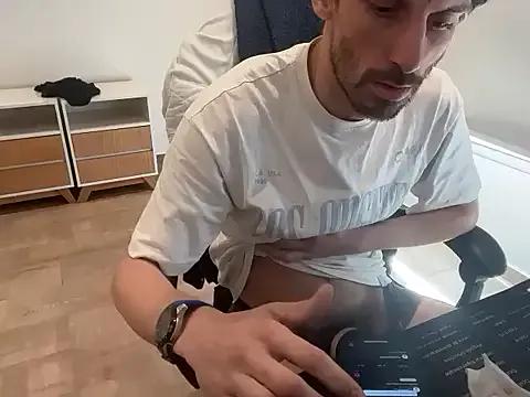 Freechat nicolaaaaas on StripChat