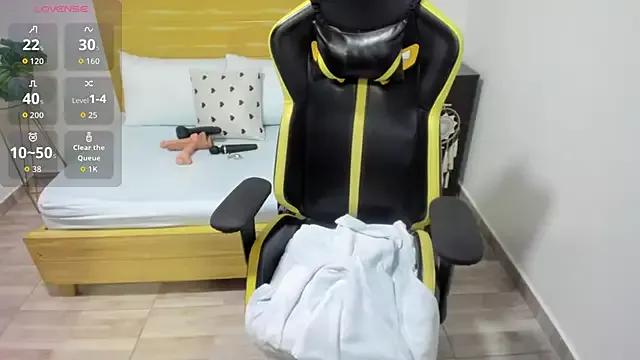 Freechat niraksil on StripChat