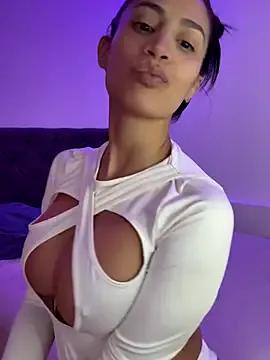 StripChat Putitatease is Freechat Putitatease — Aceite en tetas