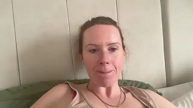 Freechat redheadrosie69 on StripChat