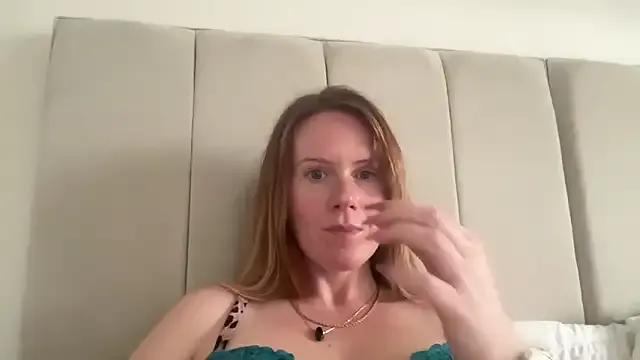 Freechat redheadrosie69 on StripChat