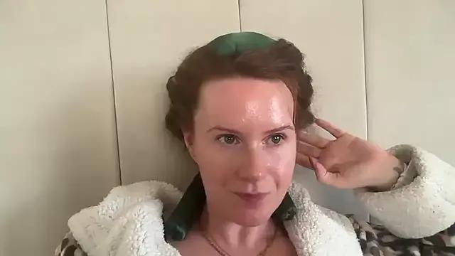 Freechat redheadrosie69 on StripChat