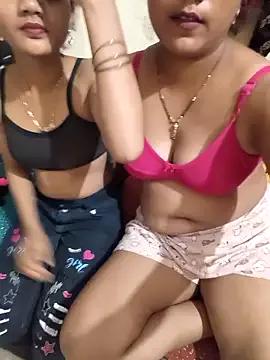 Private Unique_MomandDaughterrs on StripChat