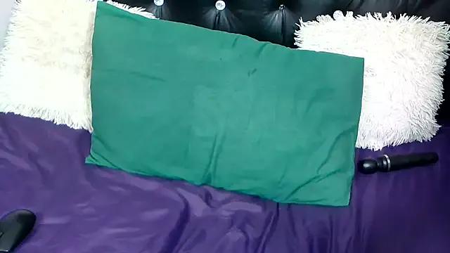 Freechat Wild_RoseXX on StripChat