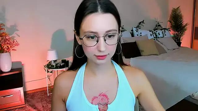 Freechat YourLovellyStory on StripChat